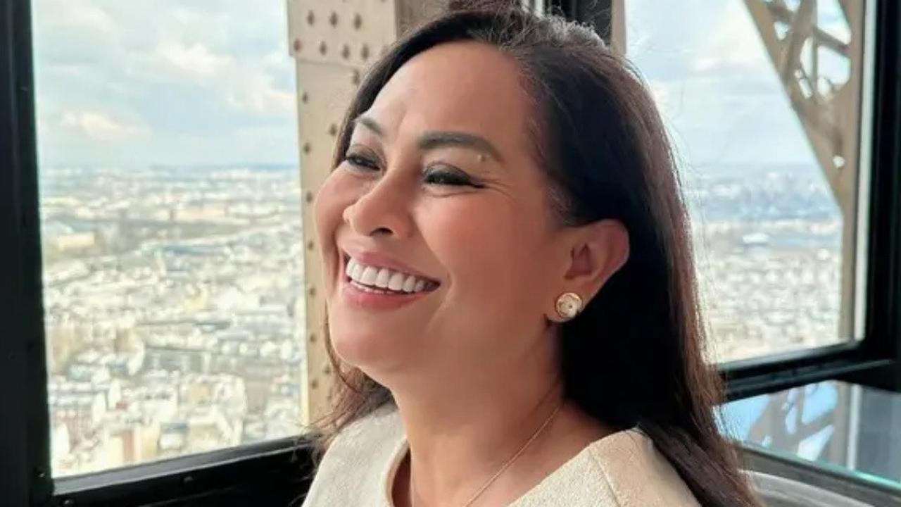 Inspirasi Style Anting Risa Dewi Ibunda Alyssa Daguise