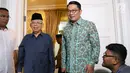 Calon wakil presiden nomor urut 01 Ma'ruf Amin menerima kunjungan Gubernur Jawa Barat Ridwan Kamil di Jakarta, Selasa (12/2). Kedatangan Ridwan Kamil ke rumah Ma'ruf Amin dalam rangka menjalin tali silaturahim. (Liputan6.com/Immanuel Antonius)