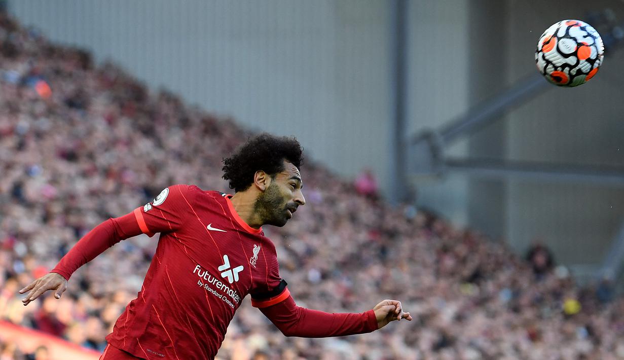 <p>Mohamed Salah menjadi pemain non Eropa yang berhasil mencetak 100 gol dalam waktu singkat di Liga Inggris. Ia mampu melakukan hal tersebut dengan hanya tampil dalam 116 laga. Jika dirata-rata, Salah mampu menciptakan 0,82 gol tiap penampilannya. Catatan tersebut berhasil melampau rekor Sergio Aguero yang mencetak 100 gol dalam 118 laga. (AFP/Paul Ellis)</p>
