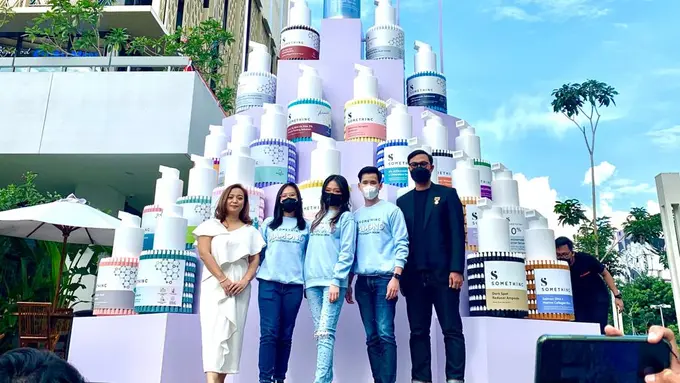 Brand Kecantikan Lokal Somethinc Cetak Rekor MURI, Buat Menara Serum Pertama di Indonesia