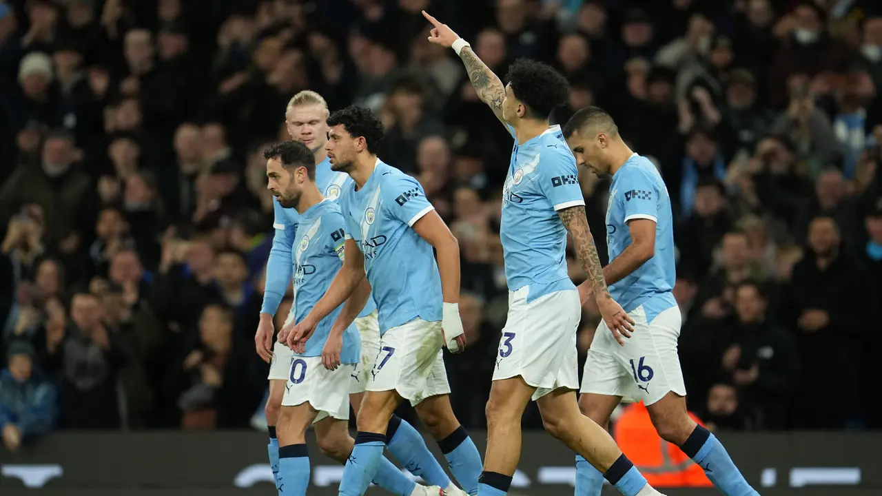 Foto: Aksi Apik Nico O'Reilly Bawa Manchester City Jaga Asa Rebut Puncak Klasemen Liga Inggris