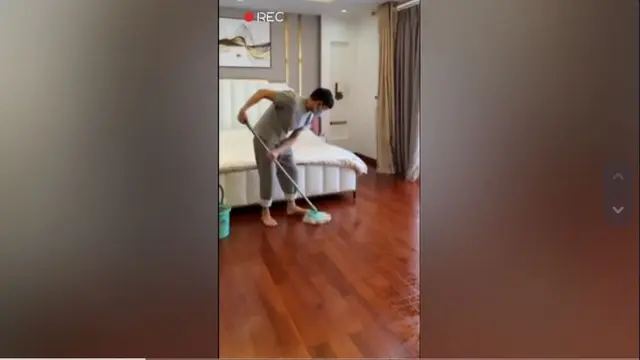 Andy Lau Pamer Ngepel Lantai Kamar Sendiri, Warganet Merasa Senasib