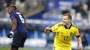 Pemain Swedia, Viktor Claesson berselebrasi usai mencetak gol ke gawang Prancis pada pertandingan UEFA Nations League di stadion Stade de France di Saint-Denis, Paris (17/11/2020). Prancis menang atas Swedia 4-2. (AP Photo/Francois Mori)