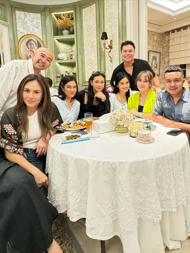 Dian Sastrowardoyo ultah bareng geng AADC (Instagram/titi_kamall)