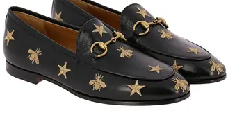 Loafers memiliki gaya maskulin yang populer di segala musim. Bisa dipadukan dengan gaya apapun, sepatu ini akan jadikan tampilan terlihat versatile.

 (Foto: Gucci)
