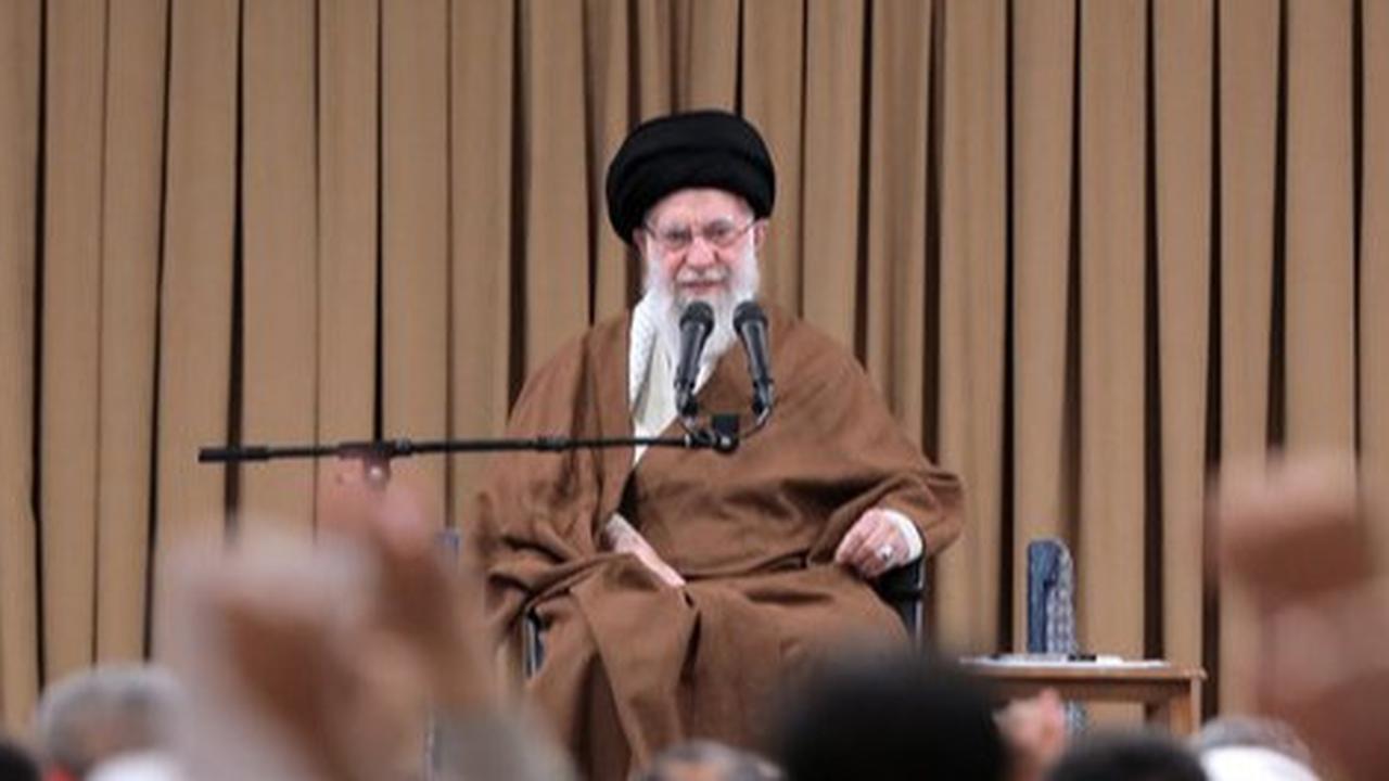 Ali Khamenei Sebut Kejatuhan Suriah Direncanakan Tiga Negara Ini