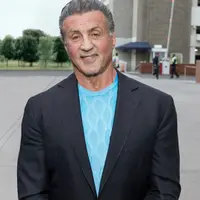 Kabar meninggalnya Sylvester Stallone memang bukanlah hal yang baru. Kemarin, aktor legendaris ini kembali diterpa kabar tersebut. (instagram/officialslystallone)
