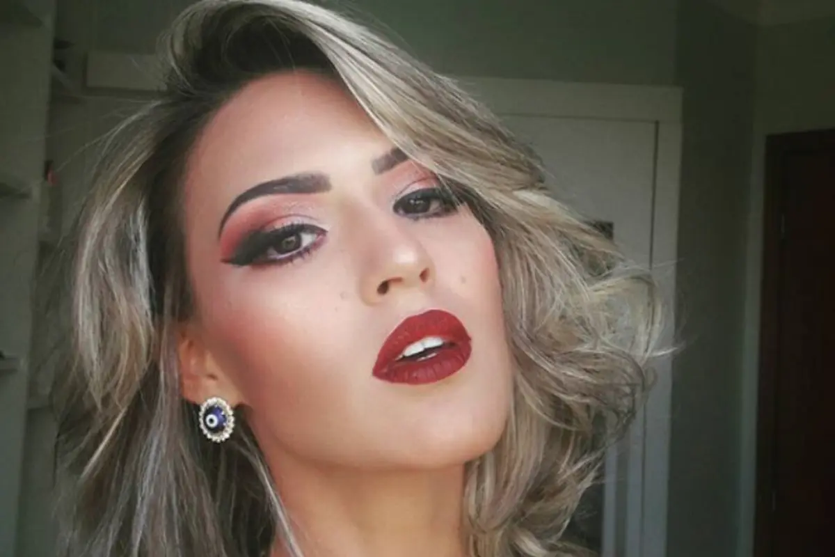 Miliki Kulit Eksotis? Makeup Ini Cocok Banget Kamu Tiru