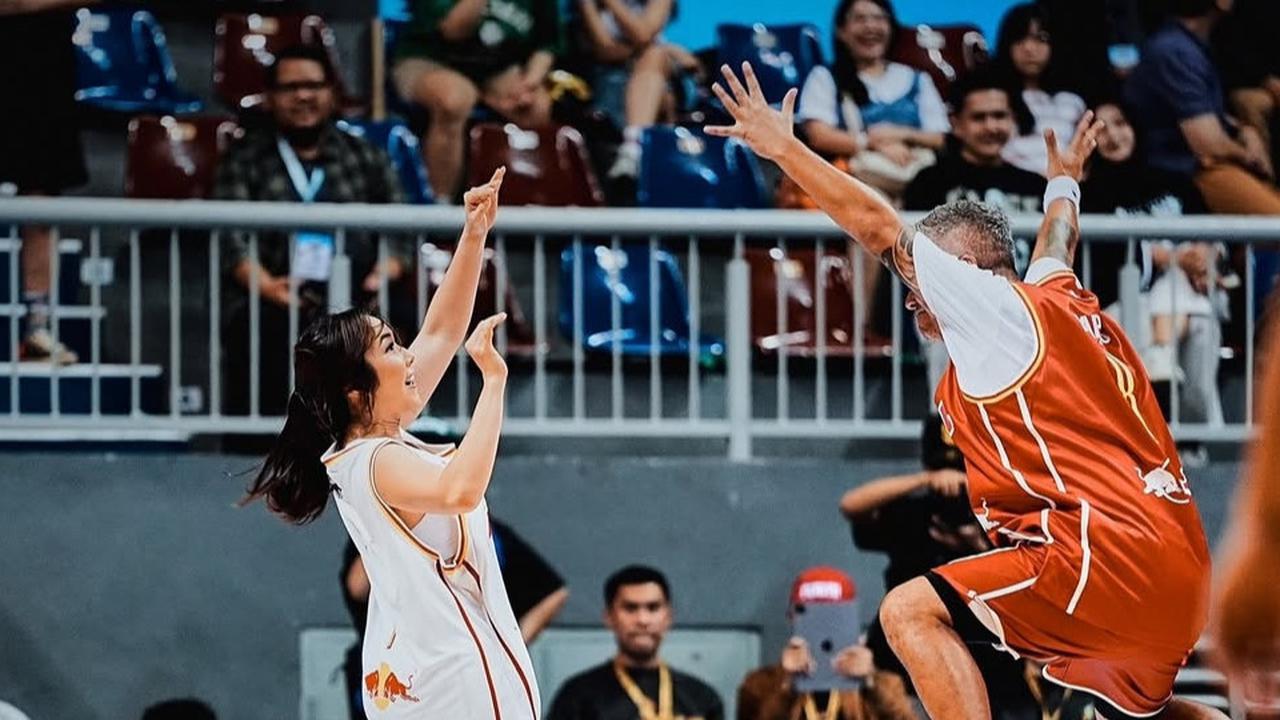 Aksi Gading Marten dan Gisel saat Tanding di Lapangan Basket, Tak Lupa Ajak Gempi