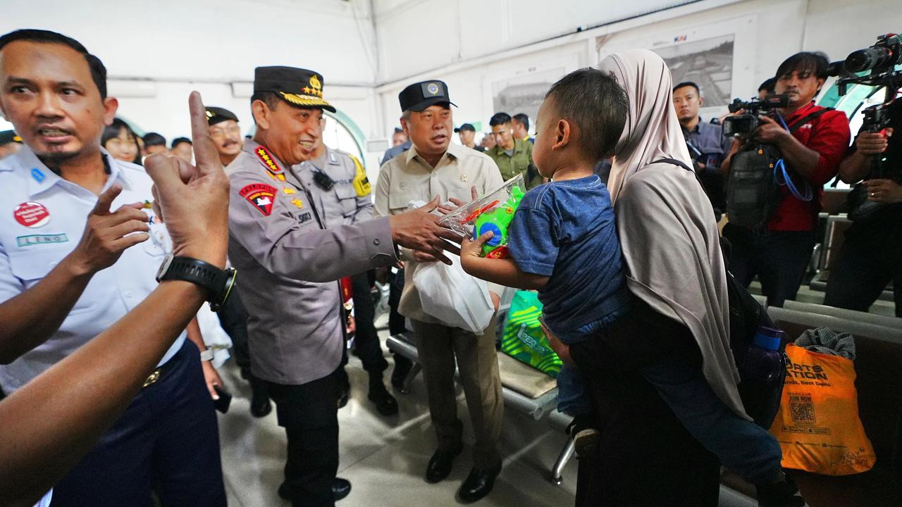kapolri tinjau pasar senen