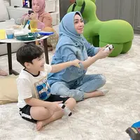 Mama Rieta dan Rafathar (Instagram/rieta_amilia)