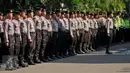 Personel Polda Metro Jaya dan Polres Metro Jakut mengikuti apel persiapan pengamanan KLB PSSI di dalam kawasan Ancol, Jakarta, Rabu (3/8). 834 personel kepolisian ‎mulai bersiaga dengan melakukan apel pagi jelang KLB PSSI. (Liputan6.com/Gempur M Surya)