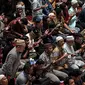 Sejumlah jemaah memanjatkan doa saat pelaksanaan salat gaib di Masjid Istiqlal, Jakarta, Jumat (10/2/2023). Salat gaib tersebut dilakukan untuk mendoakan para korban gempa di Turki dan Suriah. (Liputan6.com/Faizal Fanani)