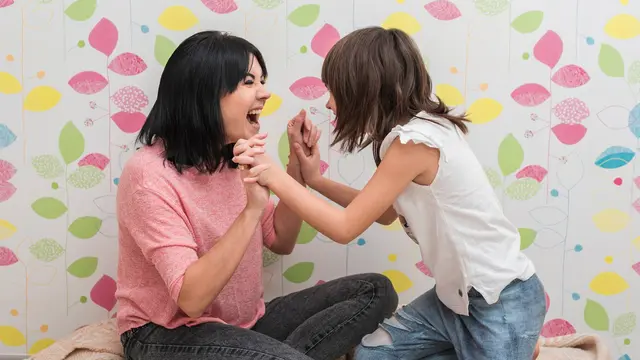 Ilustrasi berbicara dengan anak/freepik.com