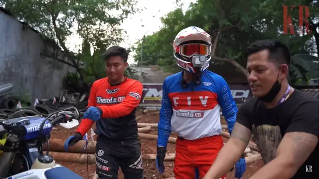 7 Potret Rizky Billar Naik Motor Trail di Sirkuit Pribadi Roy Ricardo