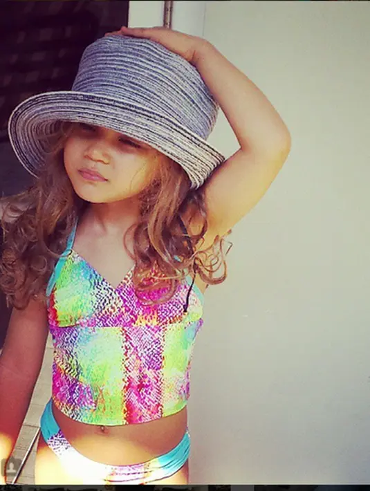 Rupanya wajah Chloe itu disebut-sebut followers mirip dengan pemeran Elif, Isabella Damla Guvenilir. (Via Instagram/@melaney_ricardo)