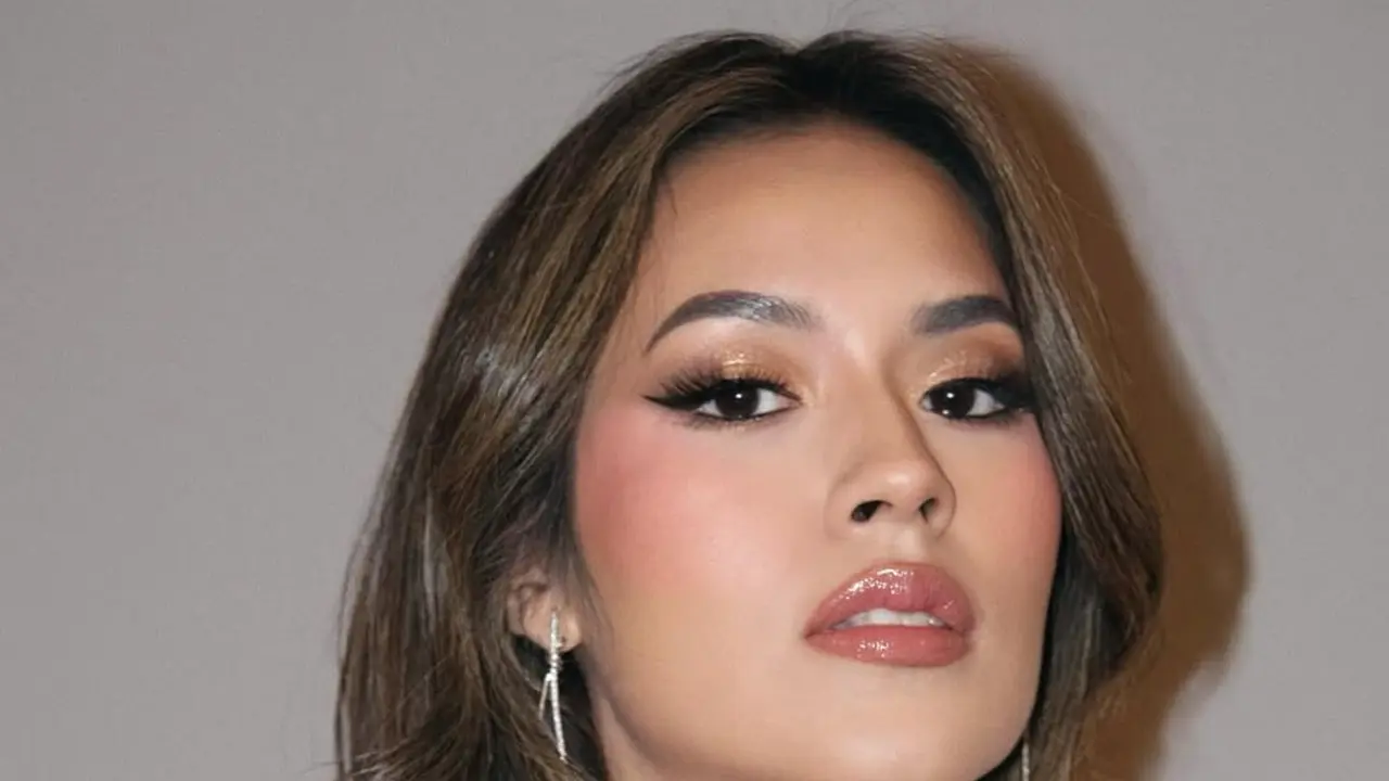 Potret Raisa Tampil Makin Bersinar dengan Makeup Soft Glam di Babyface Asia Tour 2025