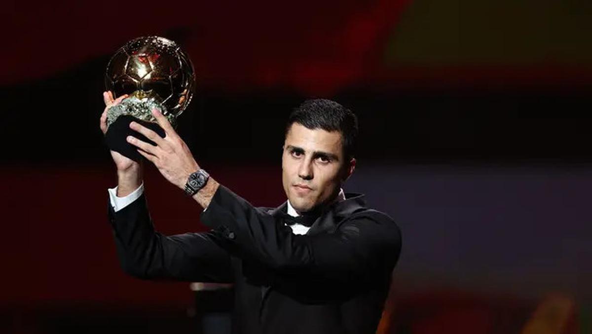 Singkirkan Dua Pemain Madrid, Rodri Raih Ballon d'Or