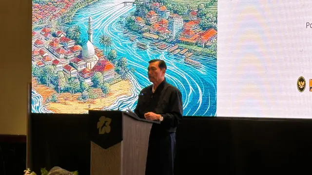 Menteri Koordinasi Bidang Maritim dan Investasi Luhut Binsar Pandjaitan dalam acara peluncuran Buku Citarum Harum di Hotel Laguna, Bali, Senin (20/5/2024). (Liputan6/Benedikta Miranti)