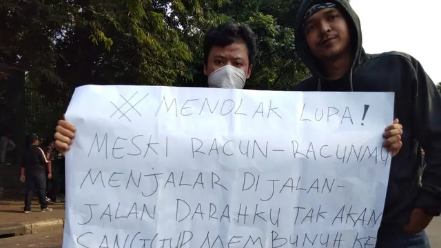 Demo massa berseragam putih abu-abu dan pramuka terjadi di kawasan Palmerah, Jakarta Pusat.