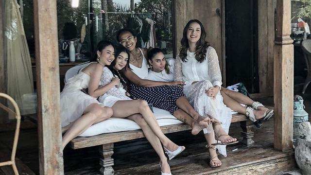 7 Potret Keseruan Pemeran Pretty Little Liars Versi Indonesia Kompak Banget Hot Liputan6 Com