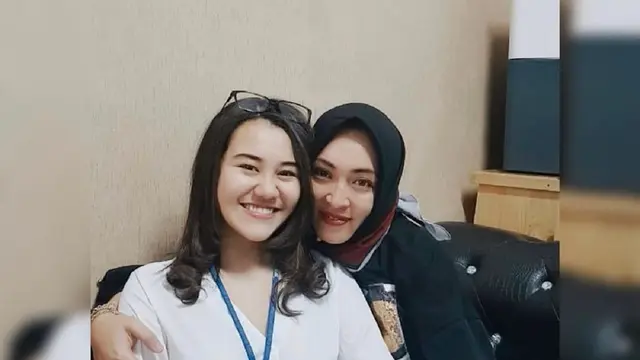 Aaliyah Massaid dan Angelina Sondakh