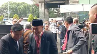 Menko PMK Muhadjir Effendy tiba di Gedung MK untuk menjadi saksi dalam sengketa Pilpres 2024. (Liputan6.com/Delvira Hutabarat).