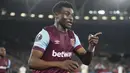 Pemain West Ham, Mohammed Kudus melakukan selebrasi setelah mencetak gol keempat timnya ke gawang Freiburg pada laga leg kedua 16 besar Liga Europa 2023/2024 di London Stadium, Inggris, Jumat (15/03/2024) dini hari WIB. (AP Photo/Kirsty Wigglesworth)