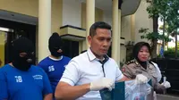 Pejabat di Kantor Imigrasi Kelas I Tanjung Perak Surabaya itu baru setahun di posisi tersebut sebelum dibui gara-gara kasus pembuatan paspor. (Liputan6.com/Dhimas Prasaja)