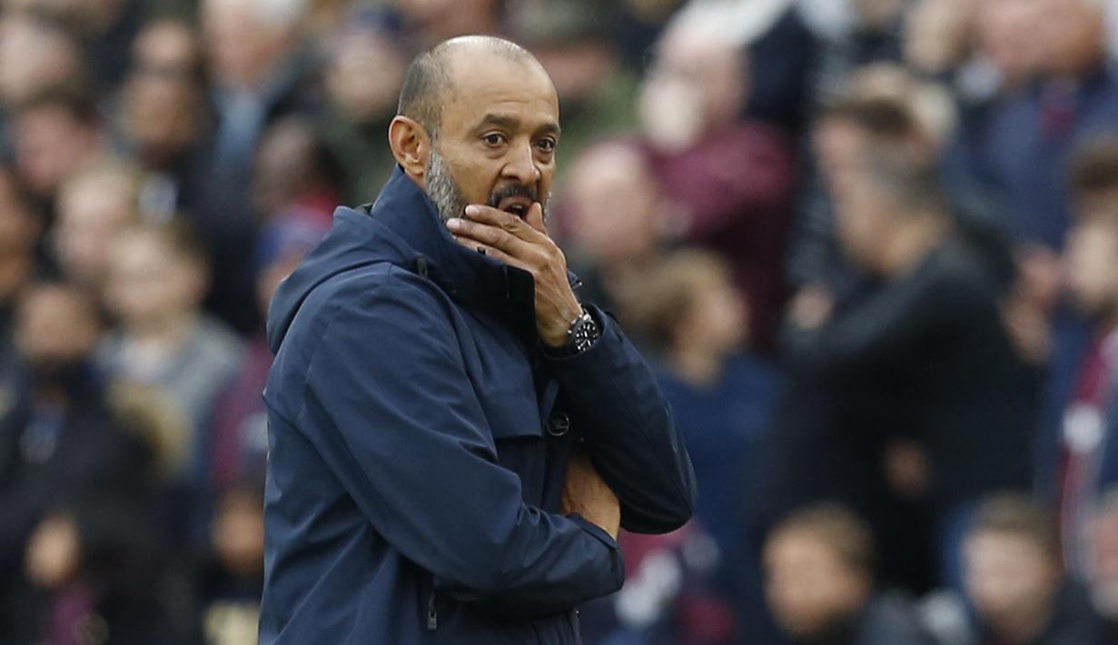 Nuno Espirito Santo - Masa kerja Nuno Espirito Santo sebagai pelatih Tottenham Hotspur dipastikan tamat. Dia secara resmi dipecat klub Liga Inggris itu, Senin, 1 November. (AFP/Ian Kington)
