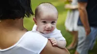 Anak yang dilahirkan ibu berusia tua, sekitar 40-an tahun, memiliki kesehatan dan pendidikan yang lebih bagus. (Foto: Good Housekeeping)