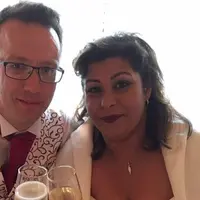 Pengantin wanita jatuh terjerat gaunnya sendiri di hari pernikahan, mengakibatkan separuh tubuhnya lumpuh. (Foto: dailymail.co.uk)