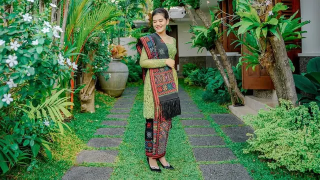 Deretan Sepatu Branded Kahiyang Ayu yang Iringi Tampilan Mewahnya di Berbagai Tampilan