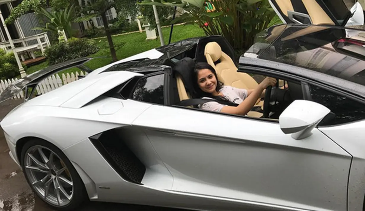 Dari ribuan mobil mewah tersebut, beberapa diantaranya milik presenter dan pemeran Raffi Ahmad. Ayah satu anak itu dikabarkan menunggak pajak hingga puluhan juta rupiah. (Instagram/raffinagita1717)