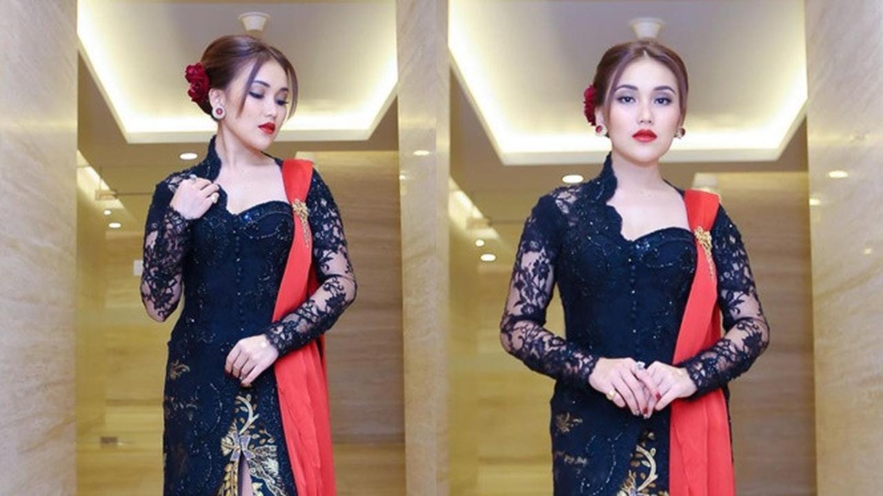 6 Potret Ayu Ting Pakai Kebaya, Tampil Anggun dan Elegan