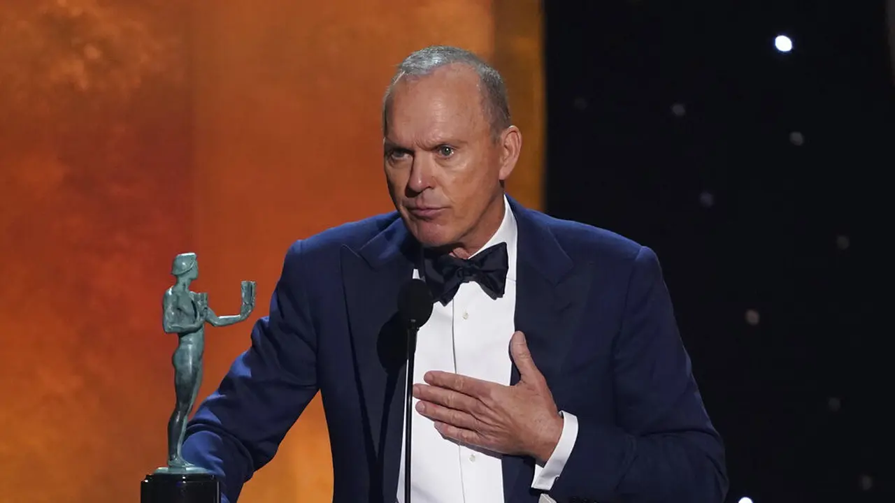 Michael Keaton dalam Pidato Kemenangan Critics' Choice Awards 2022.(AP Photo/Chris Pizzello)