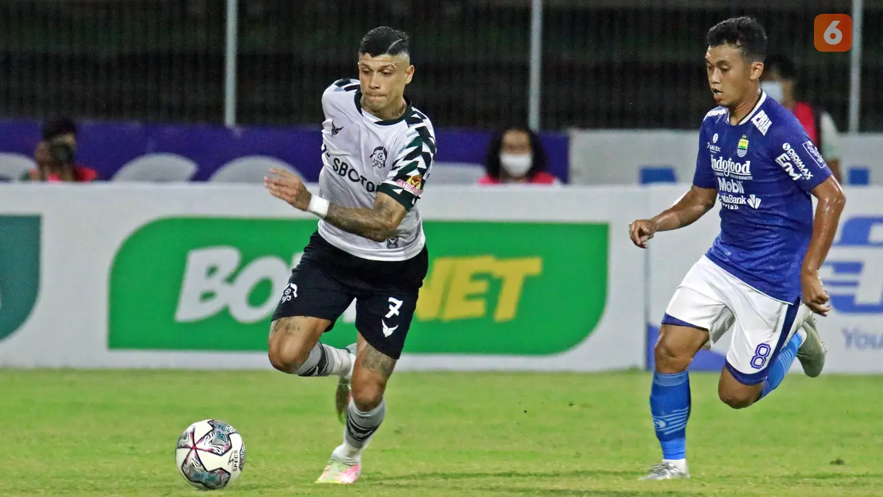 Foto: Meski Diterpa Badai Covid-19, Persib Bandung Sukses Kalahkan Persikabo 1973 di Laga Lanjutan BRI Liga 1
