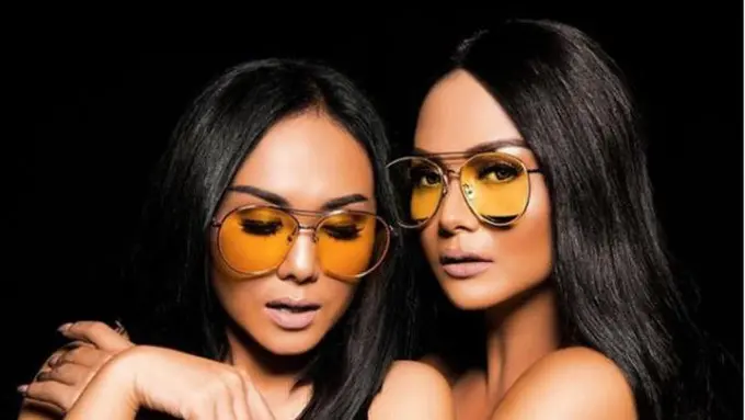 5 Beda Gaya Krisdayanti dan Yuni Shara Tanpa Makeup, Cantik Natural