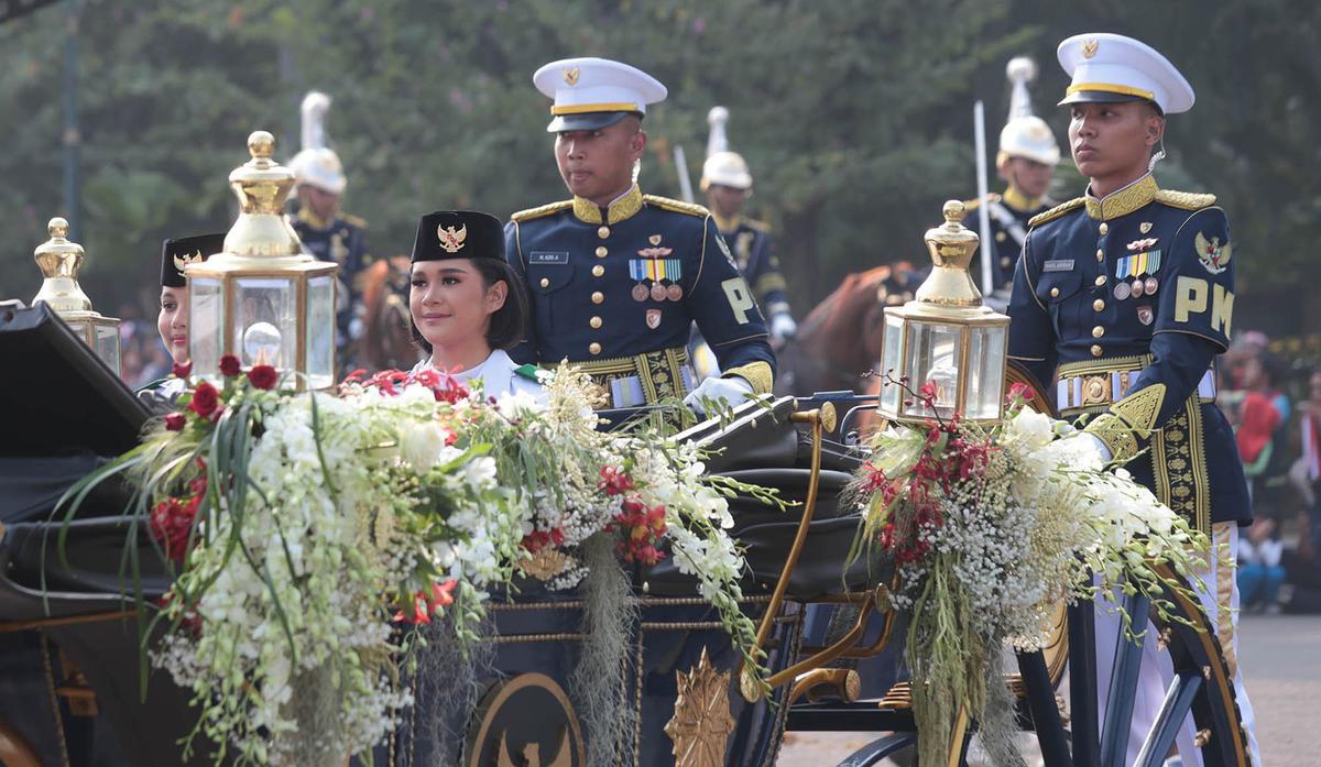 Kirab Merah Putih Bawa Bendera Pusaka Menuju Istana Merdeka