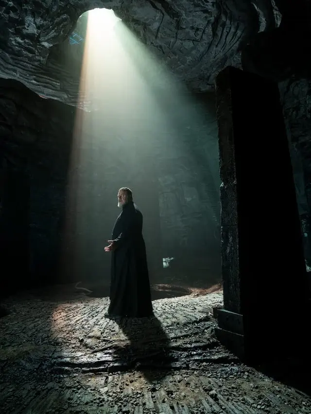 Salah satu adegan film The Pope's Exorcist. (Foto: Dok. Screen Gems)
