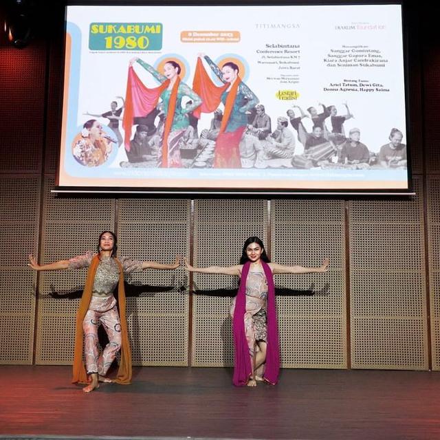 7 Potret Ariel Tatum dan Happy Salma Nari Jaipongan di Sukabumi 1980