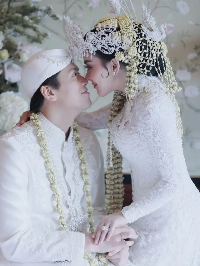 [Fimela] Syahrini dan Reino Barack