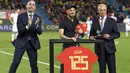 David Silva. Gelandang serang berusia 36 tahun yang masih aktif bermain bersama Real Sociedad di musim ketiganya ini tercatat telah resmi pensiun dari Timnas Spanyol usai gelaran Piala Dunia 2018 di Rusia. Saat itu Timnas Spanyol tersingkir di babak 16 besar usai kalah adu penalti dari tuan rumah Rusia. Total ia mengoleksi 125 caps bersama Tim Matador dengan torehan 35 gol dan 32 assist sejak melakukan debut pada 15 November 2006. (AFP/Lluis Gene)