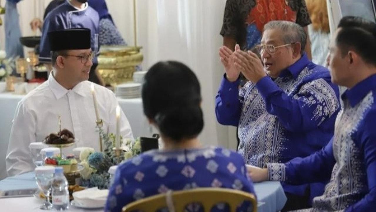 Anies Baswedan mengunjungi kediaman Ketua Majelis Tinggi Partai Demokrat (PD) Susilo Bambang Yudhoyono (SBY)