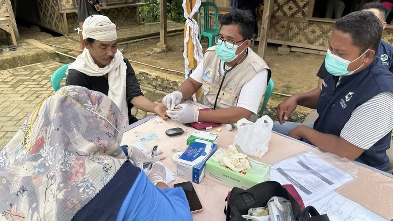 Pemeriksaan Kesehatan Masyarakat Baduy Dalam dan Luar