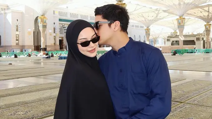 Umroh Saat Hamil, Alyssa Daguise Jadi Bumil Modest dalam Abaya Serba Hitam