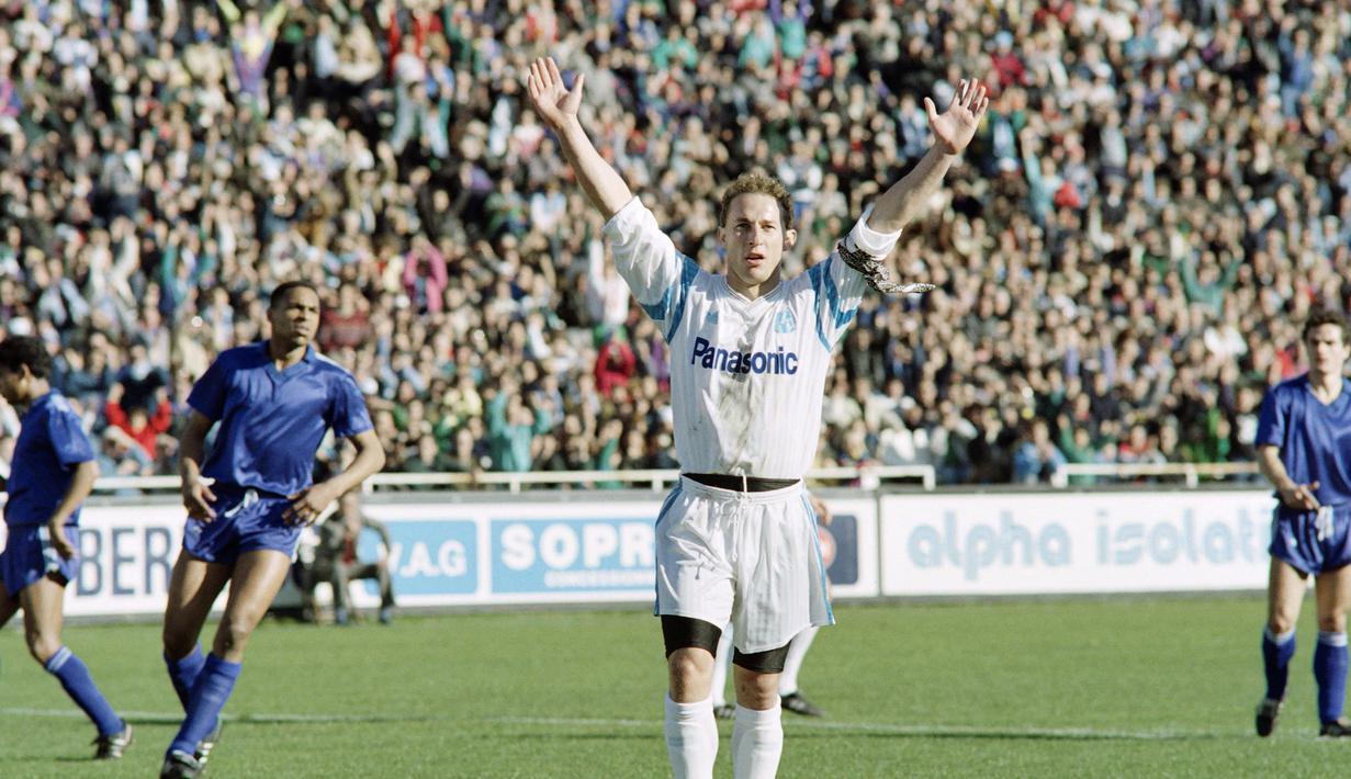 Jean Pierre Papin. Striker asal Prancis ini telah memperkuat Marseille selama 6 musim, mulai 1986/1987 hingga 1991/1992 dan Bordeaux selama 2 musim, 1996/1997 dan 1997/1998. Total bermain dalam 349 penampilan di semua ajang dengan mencetak 214 gol. (AFP/Jacques Demarthon, Eric Cabanis)