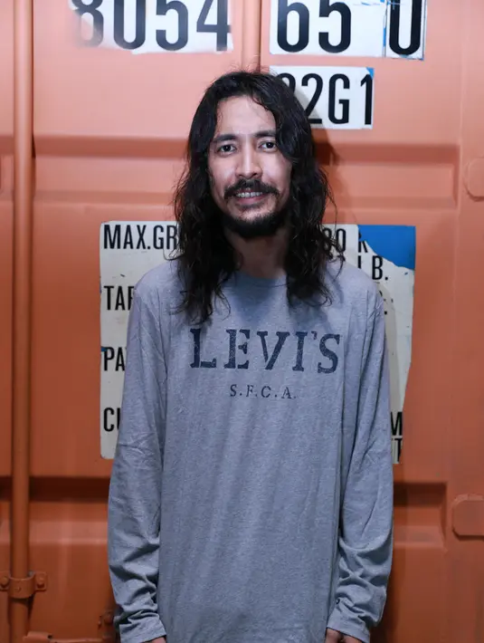 Putra Diana Nasution itu menyuguhkan 10 lagu rock bagi pecinta musik dari hasil karyanya sendiri. (Adrian Putra/Bintang.com)