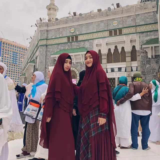 6 Potret Kebersamaan Cindy Fatikasari dan Putri Sulung, Bak Kakak Adik