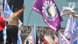 Dalam pidatonya, Presiden Prabowo menggarisbawahi perlunya peran negara dalam menyokong kehidupan kaum buruh agar lebih baik. (Liputan6.com/Angga Yuniar)